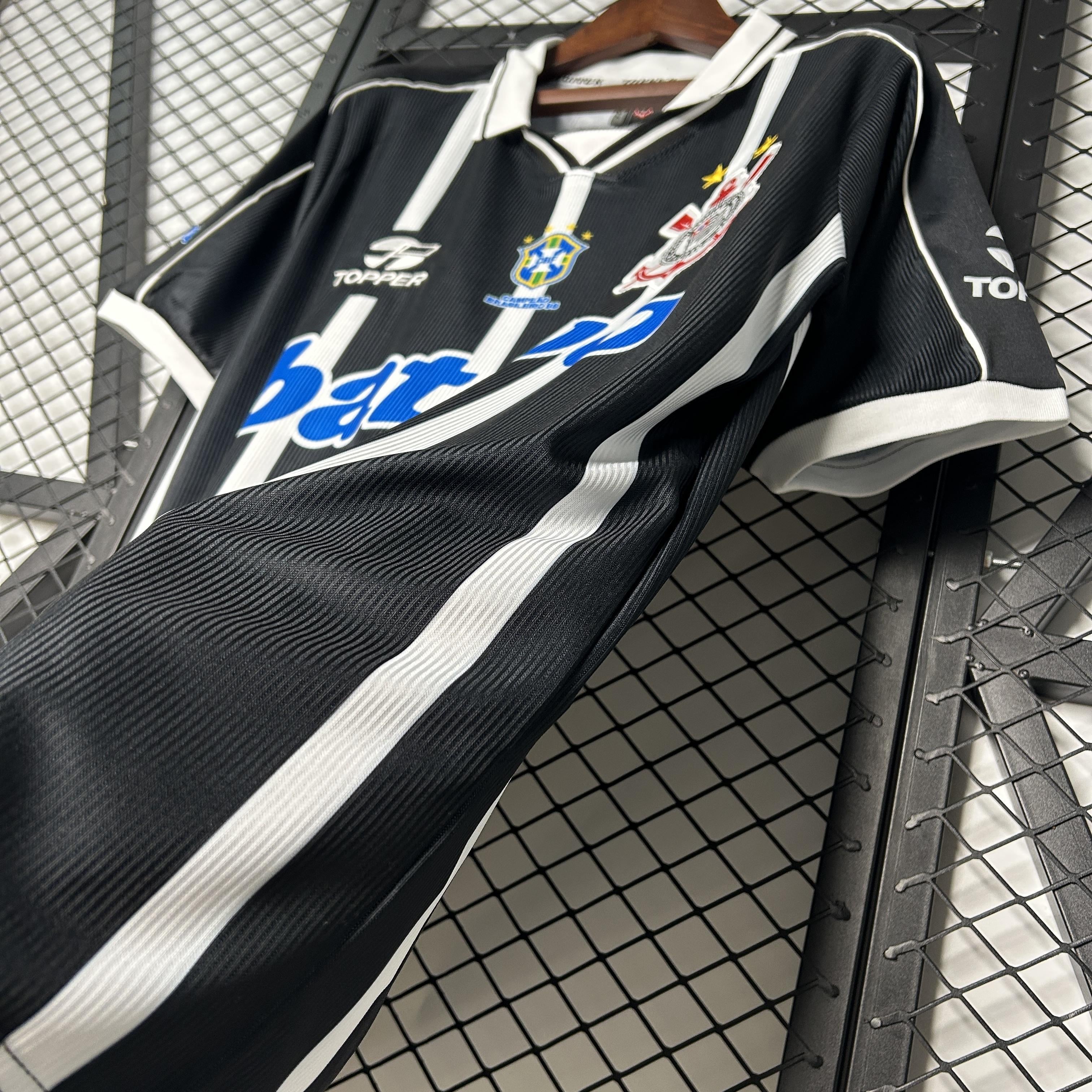 Camisa Corinthians 99/00 - Versão Retrô Preto e Branco Batavo